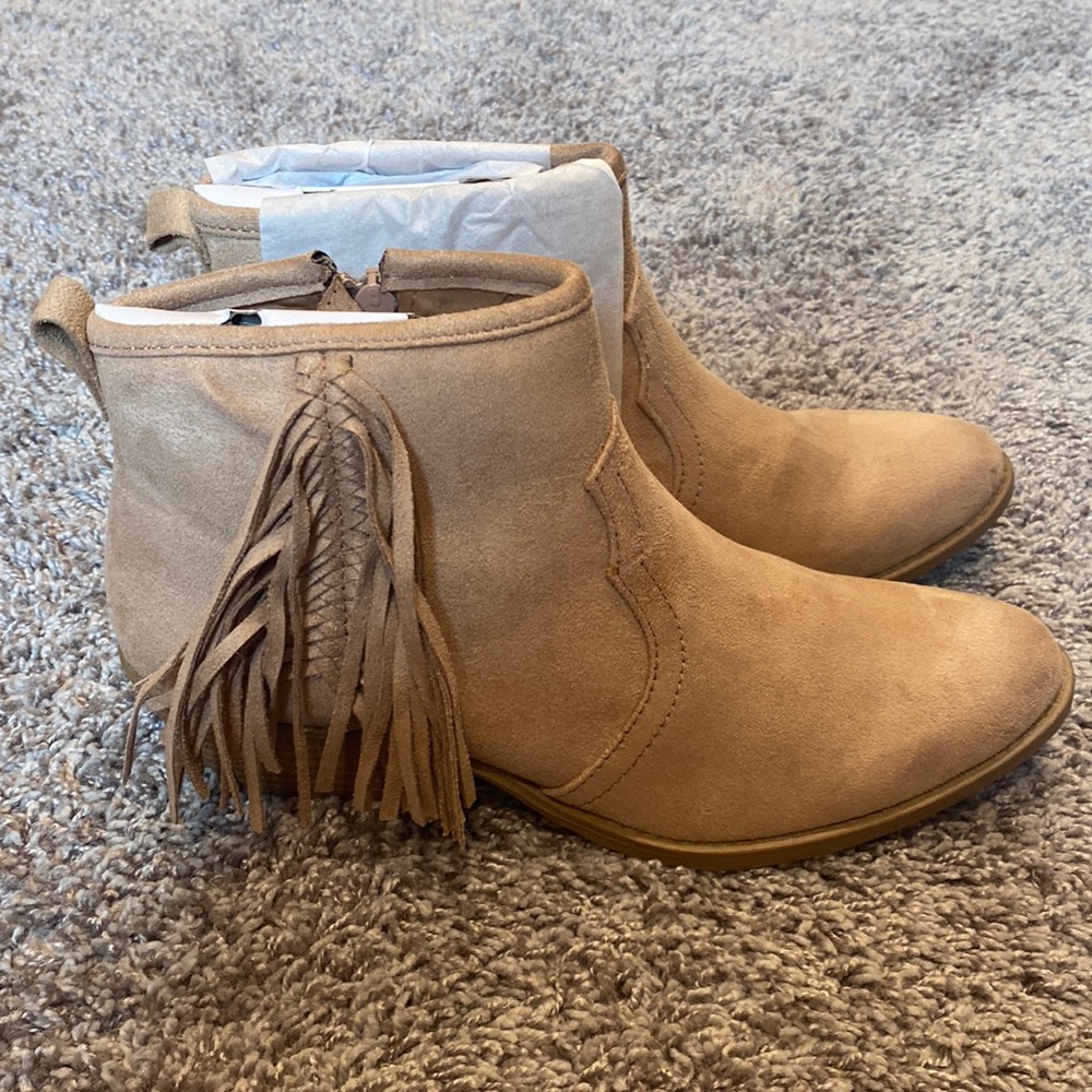 BNWB Qupid booties.